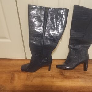 JustFab Navy Crocodile-Embossed Heeled Boots